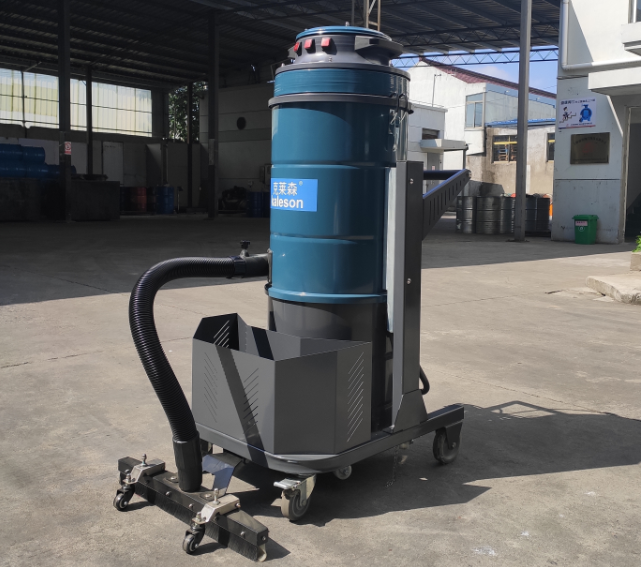 工業(yè)廣場大功率吸塵器