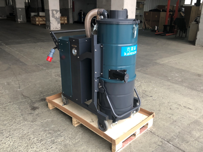 HC-100L三相大型工業(yè)吸塵器